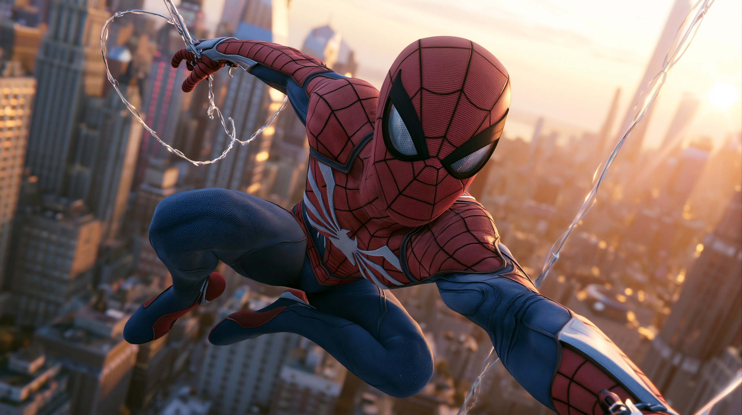Homem-Aranha balançando por Nova York com arranha-céus e a luz dourada do pôr do sol em Marvel's Spider-Man 2 para PS5.